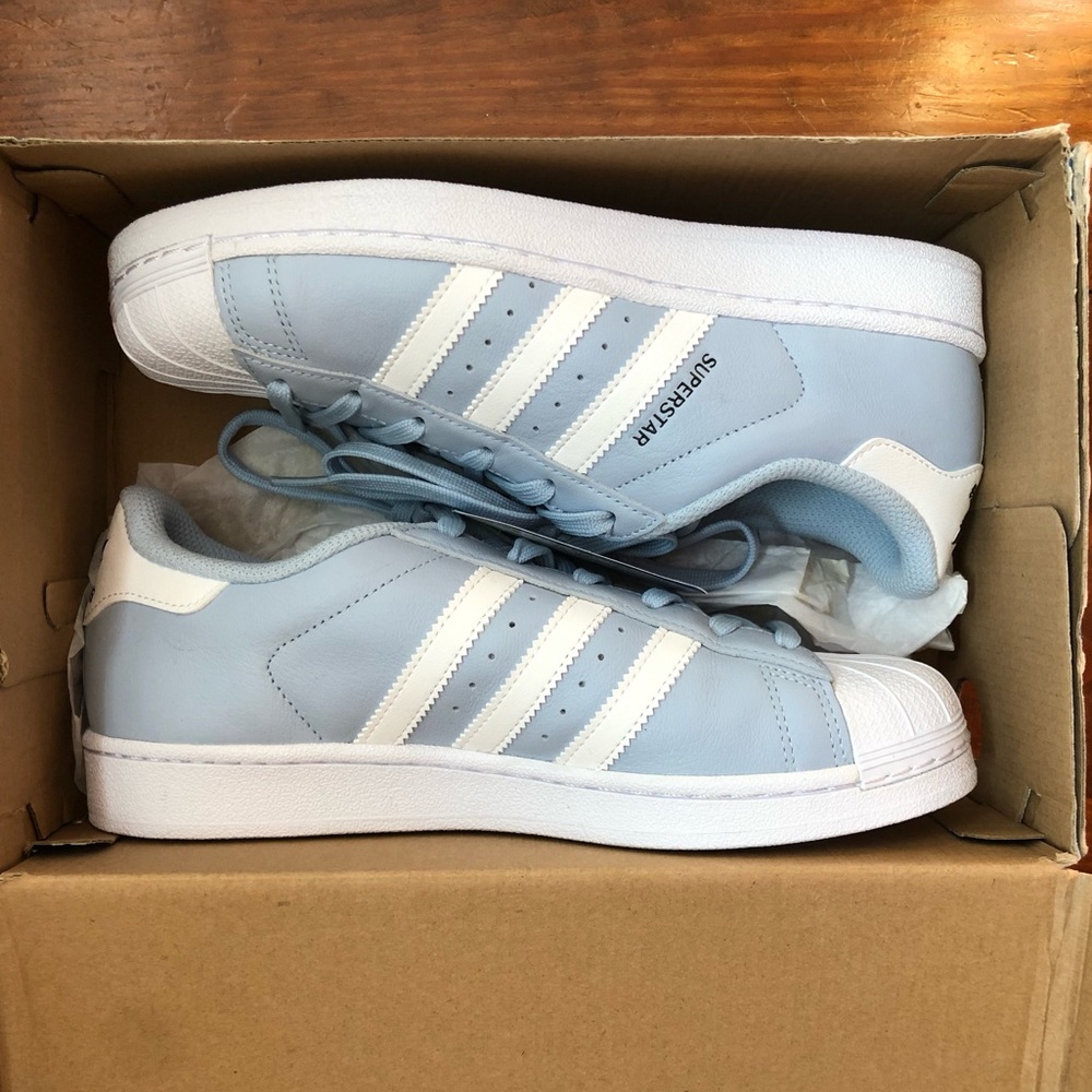 NWT Adidas Superstars ☆